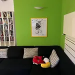 Il Monoscopio / The Monoscope - 73Mq Apartment @ Porta Venezia / Milan City Center