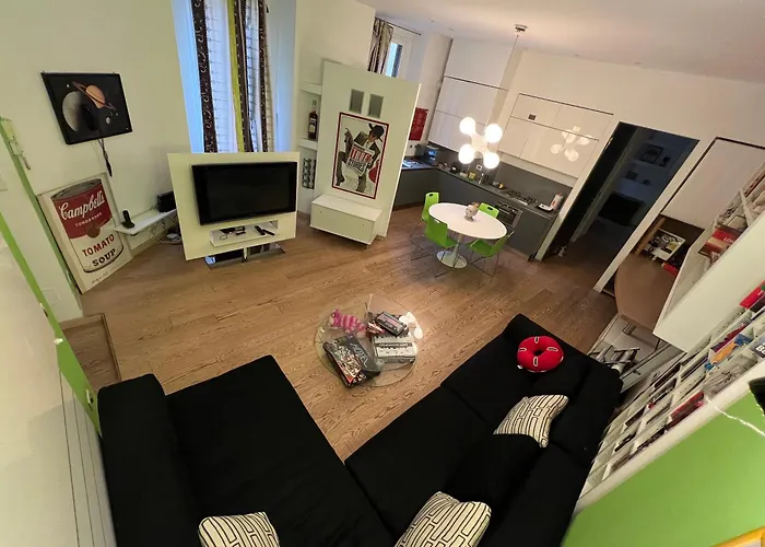 Il Monoscopio / The Monoscope - 73Mq Apartment @ Porta Venezia / Milan City Center